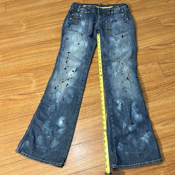 Lois Distressed Jeans - Picture 2 of 5